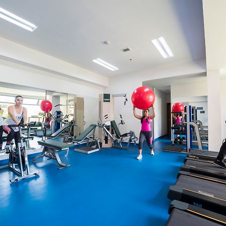 Hotel Dann Carlton Belfort Μεντεγίν Εξωτερικό φωτογραφία The gym at the University of Roehampton