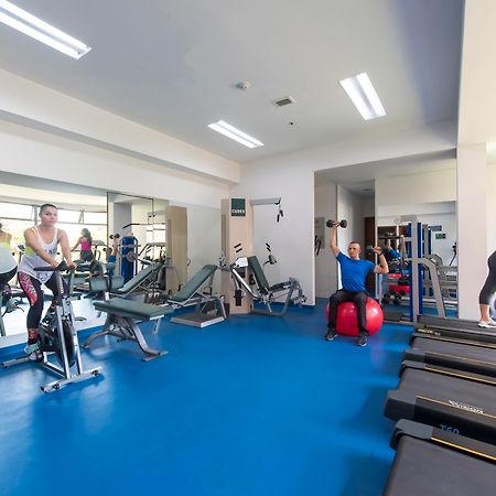 Hotel Dann Carlton Belfort Μεντεγίν Εξωτερικό φωτογραφία The gym at the University of Roehampton