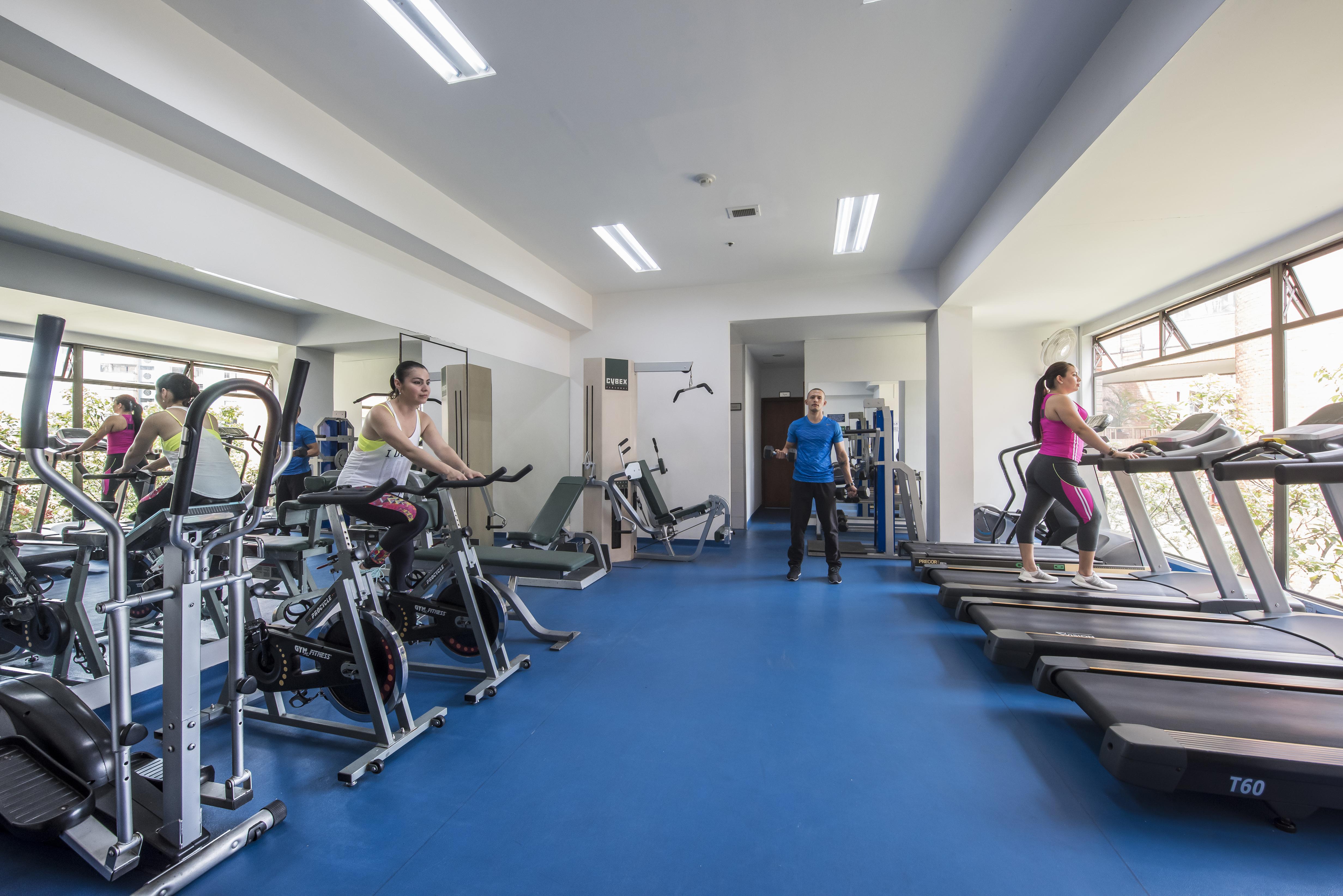 Hotel Dann Carlton Belfort Μεντεγίν Εξωτερικό φωτογραφία The gym at the University of Nicosia