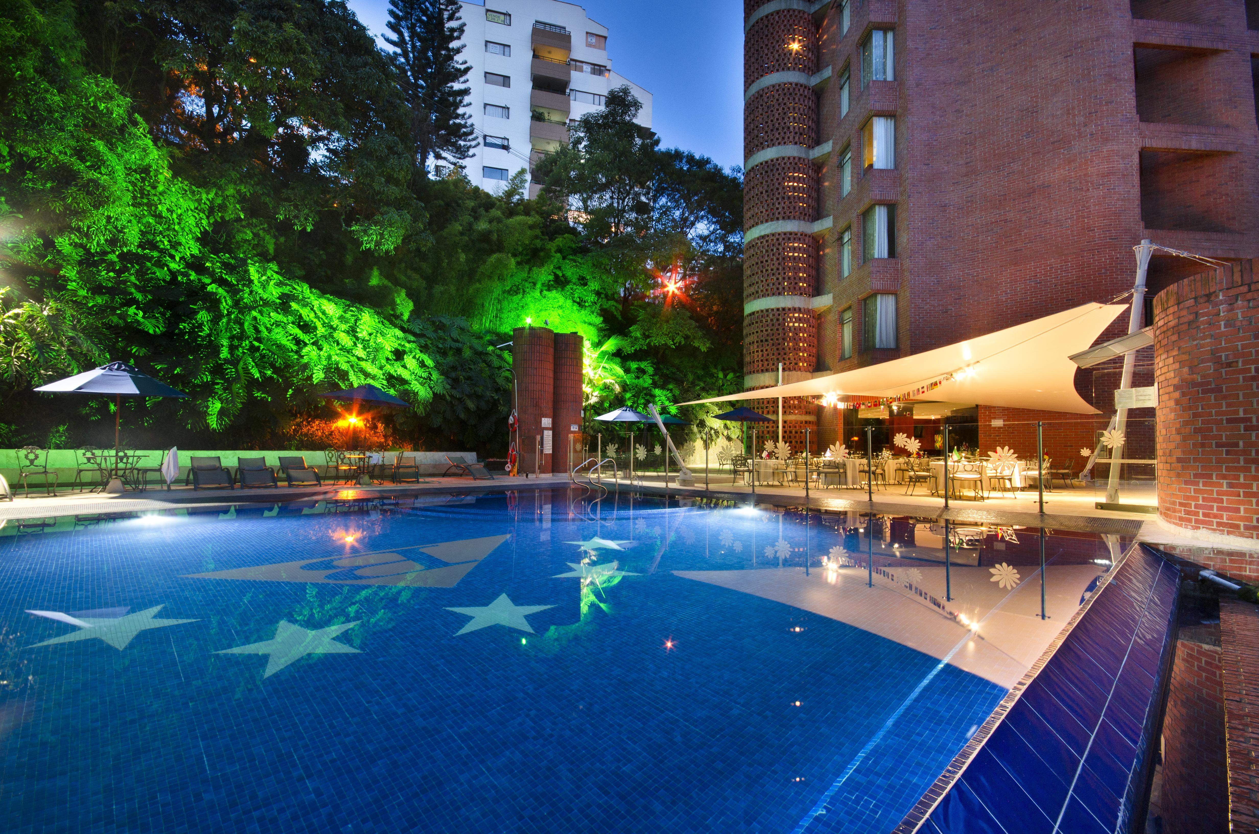 Hotel Dann Carlton Belfort Μεντεγίν Εξωτερικό φωτογραφία The pool at the hotel