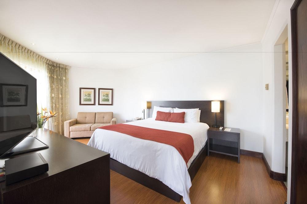 Hotel Dann Carlton Belfort Μεντεγίν Εξωτερικό φωτογραφία A typical hotel room