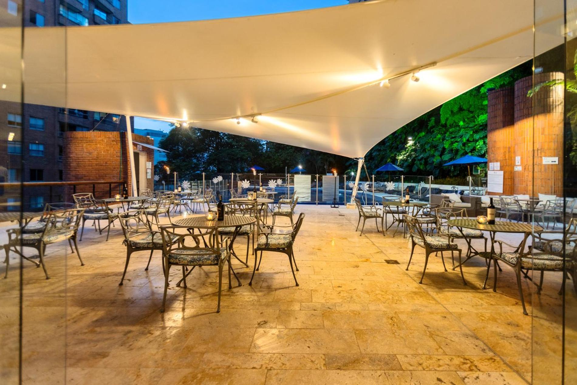 Hotel Dann Carlton Belfort Μεντεγίν Εξωτερικό φωτογραφία The terrace